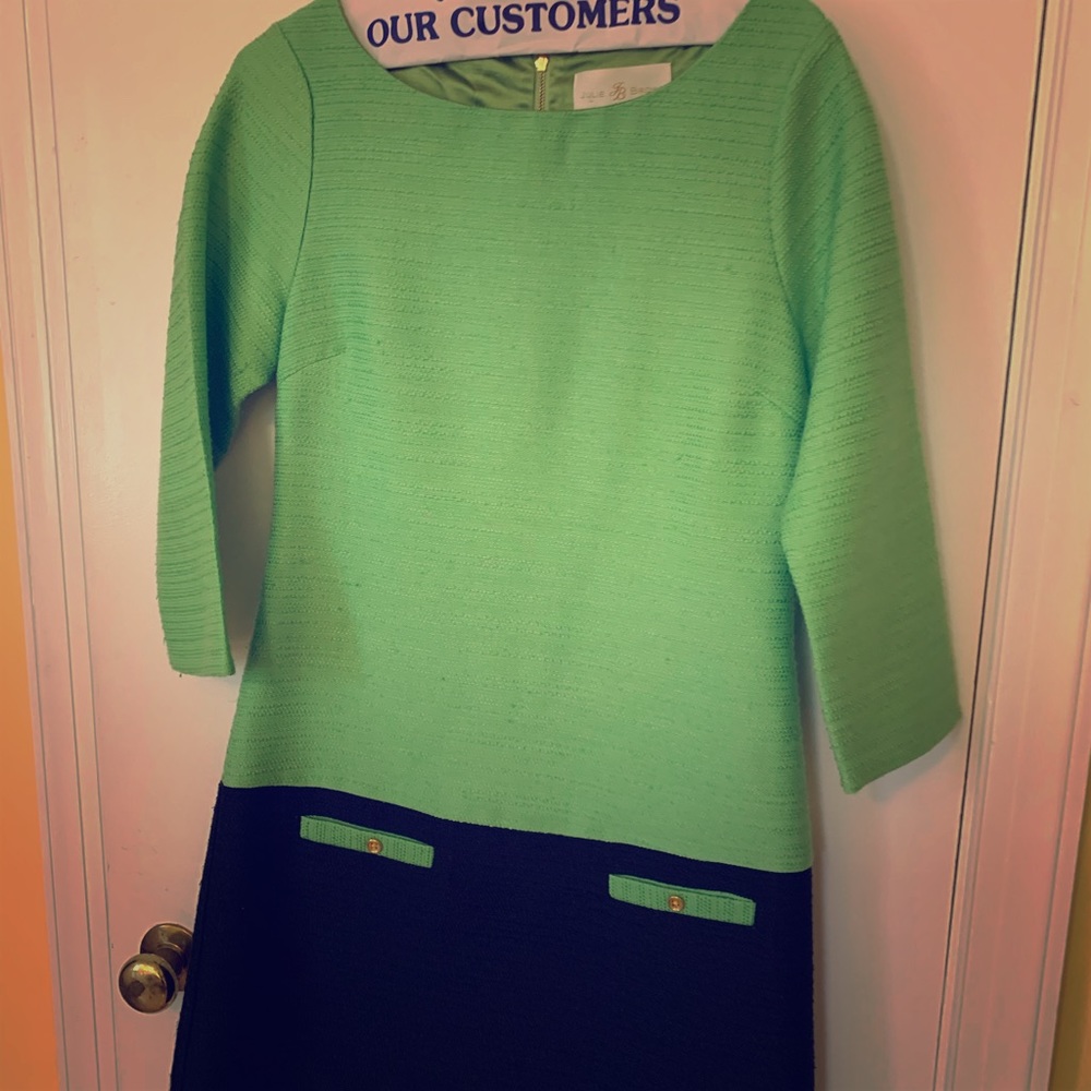 Adorable A-line dress. Great for work and out.